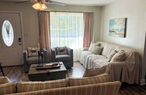 East Biloxi House | The Howard House in Biloxi – Walk to Beach, Art, and Entertainment