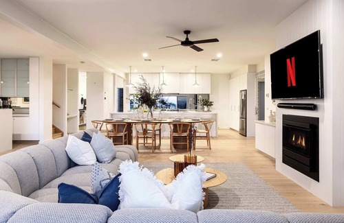 Mount Martha House | The Hull | Luxury Pool, Sauna, Spa, Tennis Court