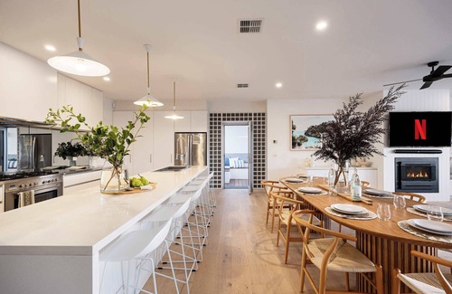 Mount Martha House | The Hull | Luxury Pool, Sauna, Spa, Tennis Court