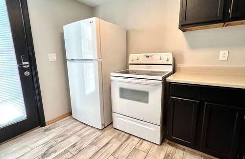 Joplin House | The Hummingbird: Lux 1Bed 1Bath Hideaway Sleeps 4