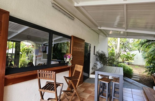 Sainte-Luce Villa | The hummingbird patio, original villa by the sea