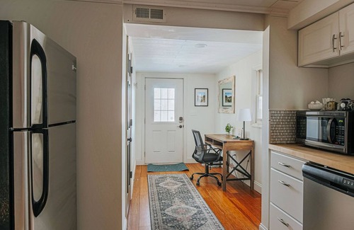 Staunton House | The Hunker Down: Cheerful 2 Bed and Pet Friendly