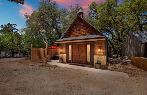 Far North Central House | The Huntsman - Doordashable TX Hill Country!n