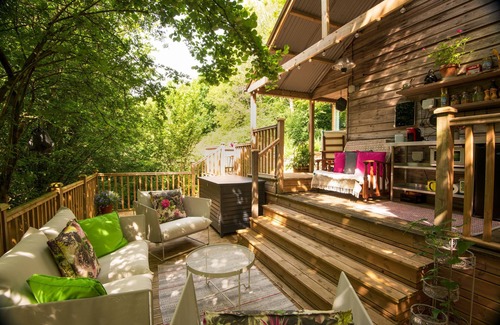 Meathop Cabin | The Hut @Rawsons - a glamping that sleeps 2 guests in 1 bedroom