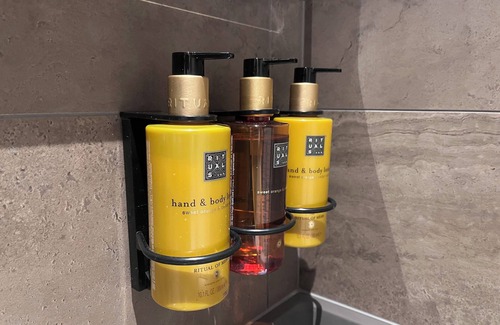 Landlust Hotel | The Hyve Capsule hostel Amsterdam