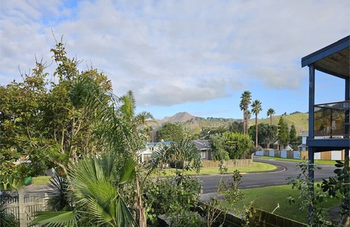 Whiritoa House | The Iconic Log Cabin By the Sea- Pets welcome! Spa! Pool Table/Ping Pong!
