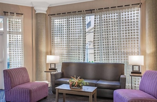 Doral Hotel | The Ideal Escape for Business or Pleasure: Pool, Near Attractions, Parking