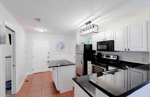 Madeira Beach Apartment | The ideal Getaway - Madeira Beach