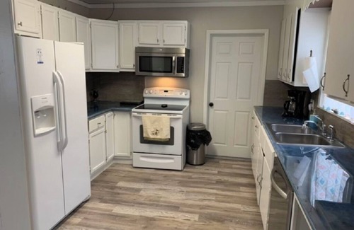 Navarre Cottage | The Incognito Mermaid - 3 Bedrooms - 5 Miles From Navarre Beach