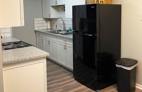 Hamilton Apartment | The Ingrid - Entire 2 Bedroom Apt in Quilt Town, USA