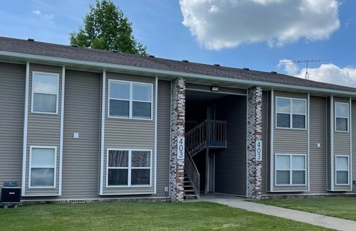 Hamilton Apartment | The Ingrid - Entire 2 Bedroom Apt in Quilt Town, USA