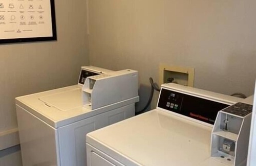 Hamilton Apartment | The Ingrid - Entire 2 Bedroom Apt in Quilt Town, USA