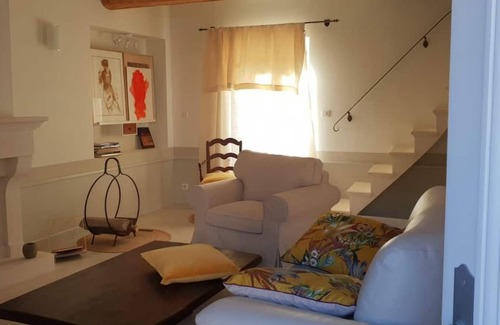 Caderousse House | THE INTIMIST