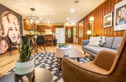 Caton House | THE IRIS @ DOLLYS DRIVE * Wifi Grill Woods Mtns