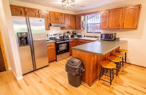 Caton House | THE IRIS @ DOLLYS DRIVE * Wifi Grill Woods Mtns