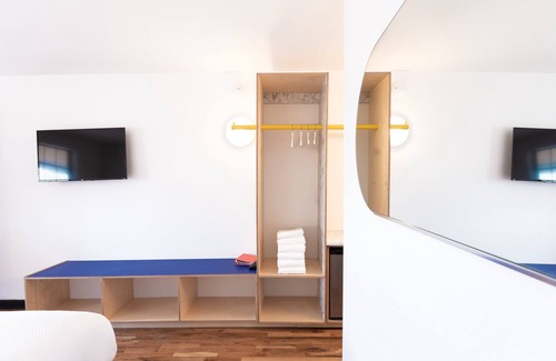 Berry Hill Hotel | The Iris Motel - King Room