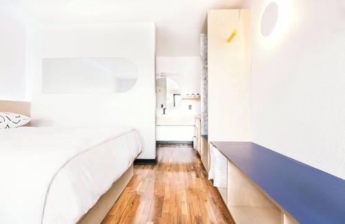 Berry Hill Hotel | The Iris Motel - Queen Room