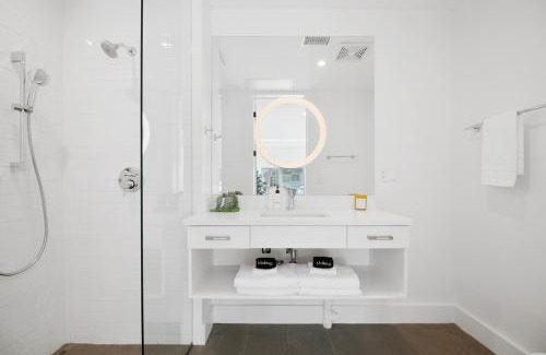 Cannonborough Elliotborough Hotel | The Iris