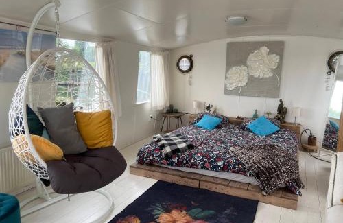 Amsterdam East Boat Rental | The Island Houseboat