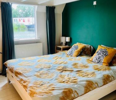 Amsterdam East Boat Rental | The Island Houseboat