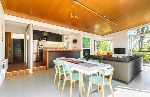 Omiha House | THE ISLAND TREE HOUSE : Coast and Country