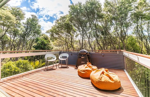 Omiha House | THE ISLAND TREE HOUSE : Coast and Country