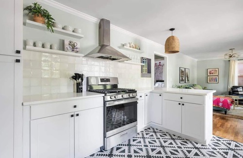 Riverland Terrace House | The Islander | 2BR Riverland Terrace, Beach & DT