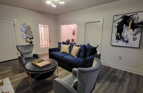 East of Broadway Apartment | The Jasmine On Main