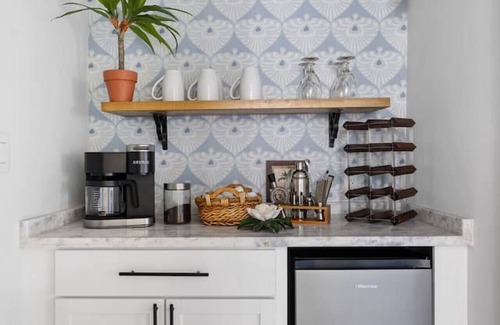 Cannonborough Elliotborough Apartment | The Jasmine Retreat - Newly Renovated - Downtown!