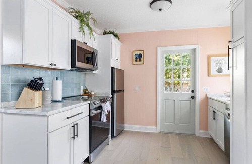 Cannonborough Elliotborough Apartment | The Jasmine Retreat - Newly Renovated - Downtown!