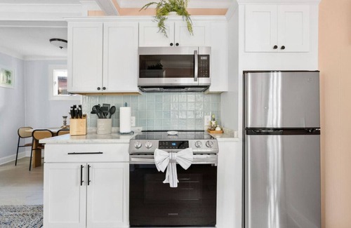 Cannonborough Elliotborough Apartment | The Jasmine Retreat - Newly Renovated - Downtown!