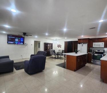 Miami Gardens House | The Jazzy Escape