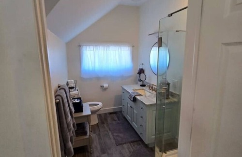 Northfield Apartment | The Jefferson Guest House, Spacious, Special Views