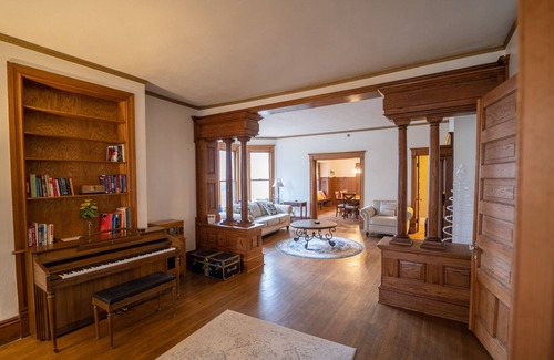 Bloomington House | The Jefferson House