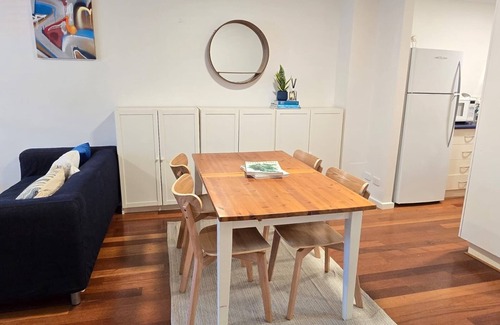 North Adelaide Apartment | The Jerningham Nest (formerly City Edge Apartment - North Adelaide) walk to Oval