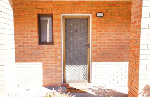 North Adelaide Apartment | The Jerningham Nest (formerly City Edge Apartment - North Adelaide) walk to Oval