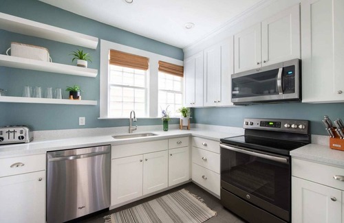 Cannonborough Elliotborough House | The Jessamine | 9BR Historic Downtown Abode
