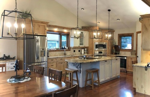 East Kootenay Cabin | The Johnson Lake House. Located on Lake Koocanusa