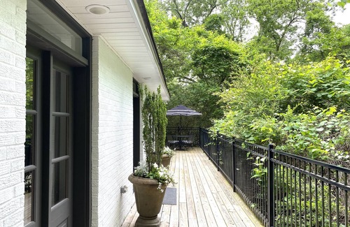 Oxford House | The Josephine House-South Lamar Historic District-Walk to Sq - 2 King Beds, 2 Ba