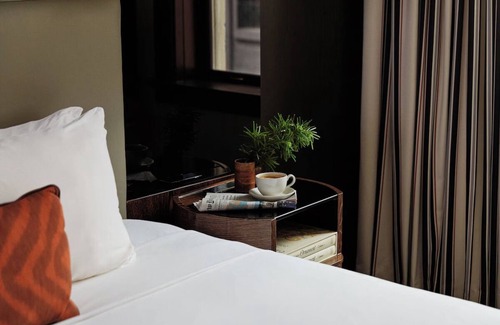 Downtown Dallas Hotel | The Joule Dallas – Deluxe King Room with Sleek, Modern Design
