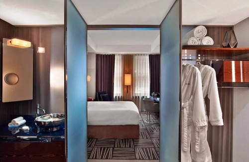 Downtown Dallas Hotel | The Joule Dallas – Deluxe King Room with Sleek, Modern Design