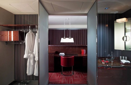 Downtown Dallas Hotel | The Joule Dallas – Deluxe King Room with Sleek, Modern Design