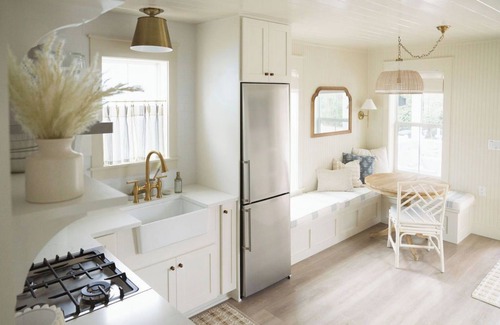 Seagrove Beach Cottage | The Juander Inn, cottage + pool + bikes + beach chairs