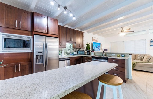 South Sarasota House | The Jungle Retreat w/Pool & Bar