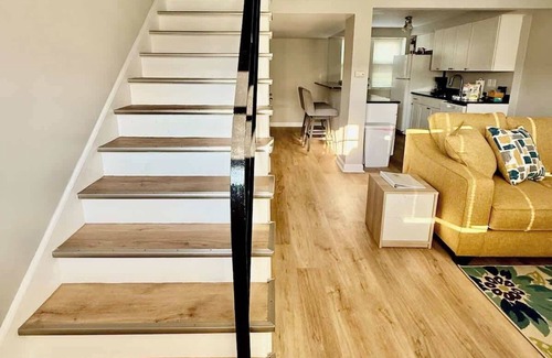 Joslyn Castle Apartment | The Juniper- 5 min to UNMC, Blackstone, Midtown