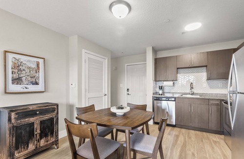 Tuscaloosa Condo | The Kathleen Riverfront Condo with Pool & Gym Access