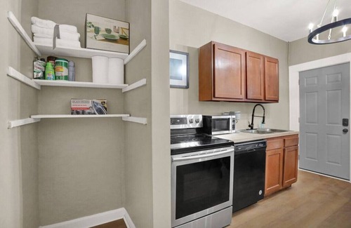 Indianapolis Apartment | The Kaya Top Suite-Dwntwn West 8