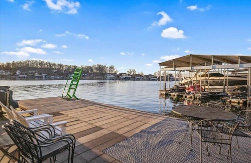 Sunrise Beach House | The Kelley's Lakefront Escape LOTO