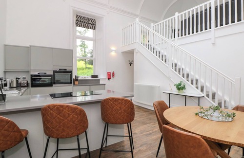 Newland Near Ulverston House | THE KENNEDY HOUSE STONE CROSS MANSION, pet friendly in Ulverston