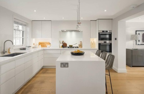 Royal Borough of Kensington and Chelsea Apartment | The Kensington Estate (CP293)